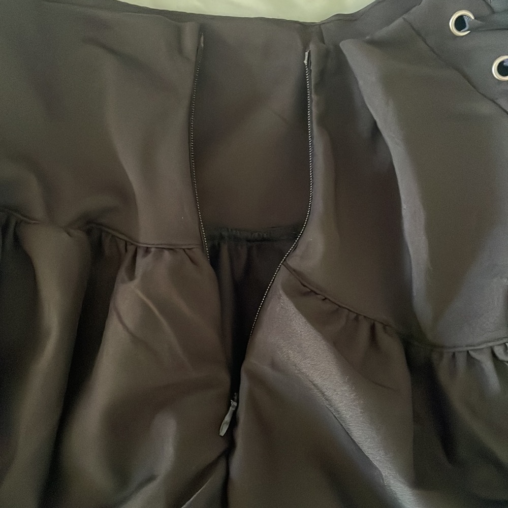 Black skirt - Picture 3 of 3